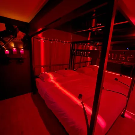Апартаменты Le Miroir Rouge