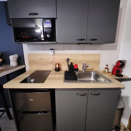 Le Miroir Rouge Apartment *
